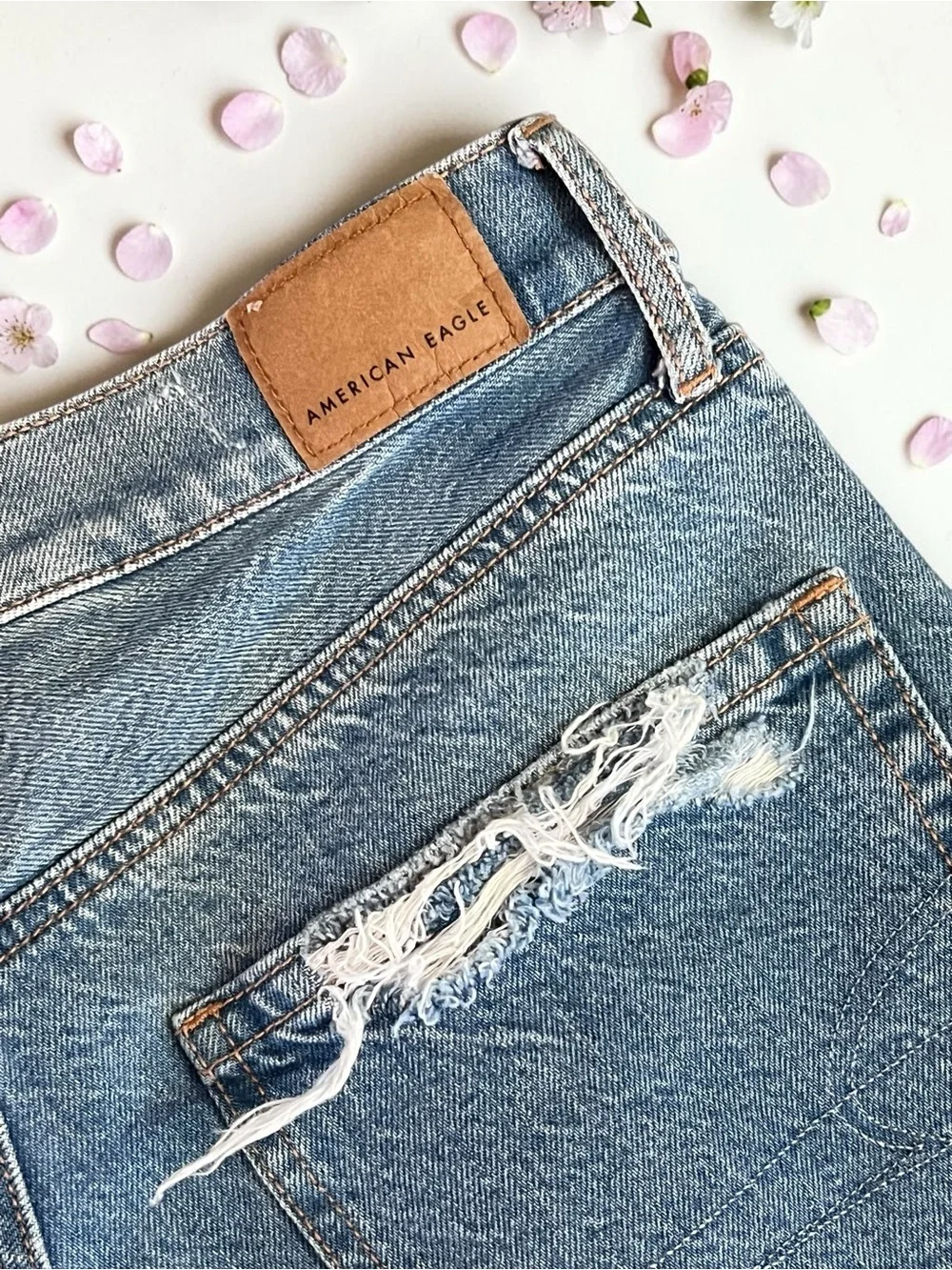 American Eagle Highest Rise 90’s Boyfriend distressed Jeans Shorts